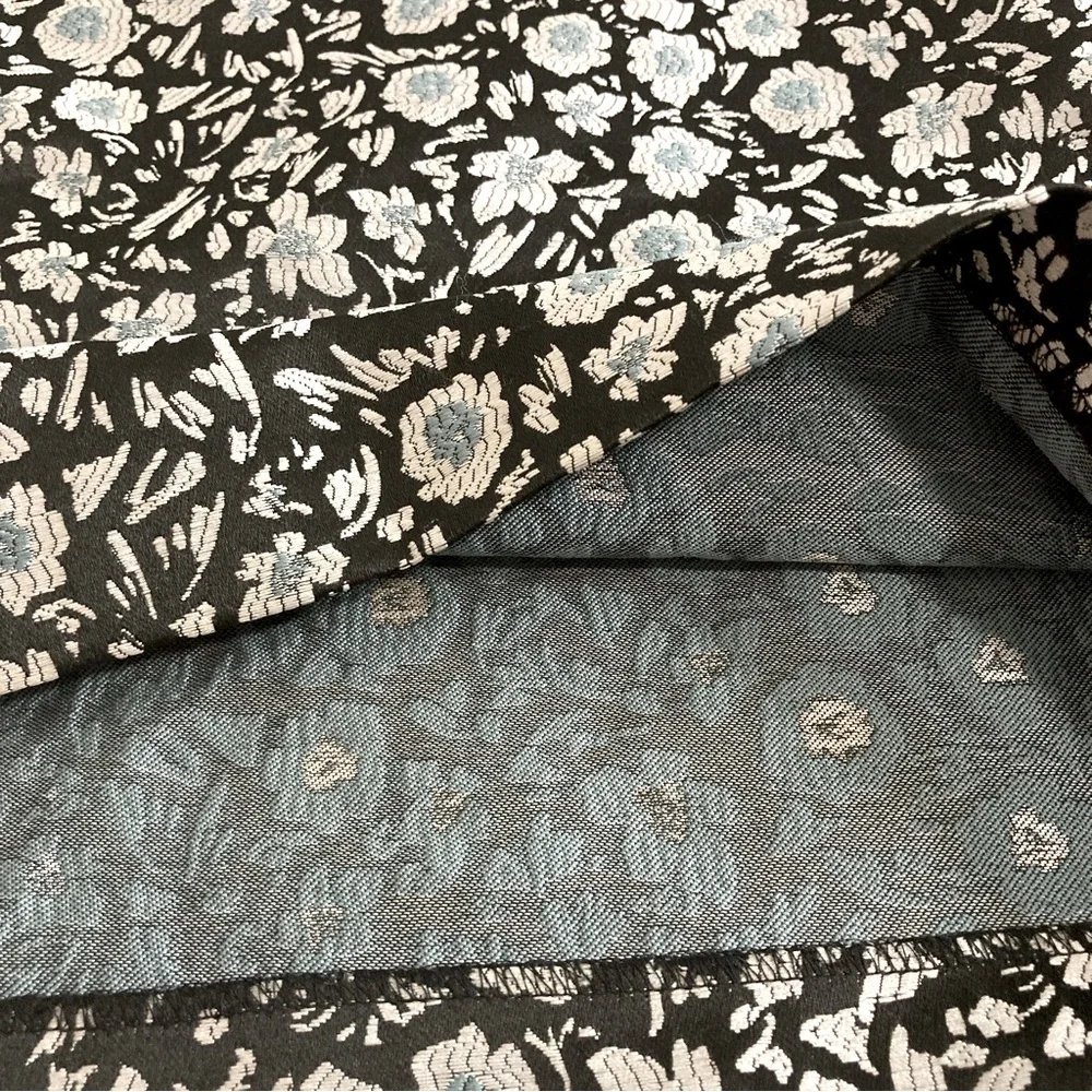 Ann Taylor LOFT Black, Blue, & Metallic Silver Floral Print Mini Skirt - Size 2 - Picture 8 of 9